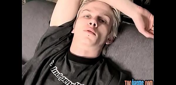  Twink Ian Madrox shows off feet while wanking for cumshot